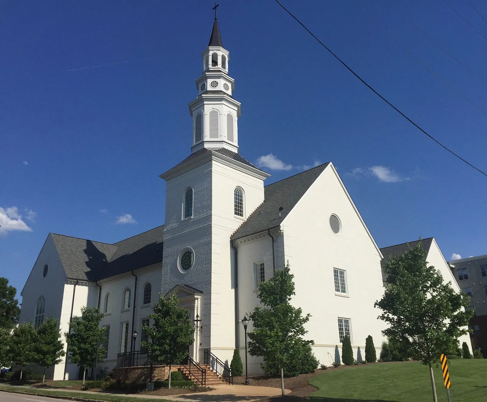 White colonial-style church with a tall steeple in downtown Raleigh, North Carolina